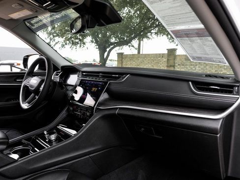 Used 2023 Jeep Grand Cherokee L Limited image 24