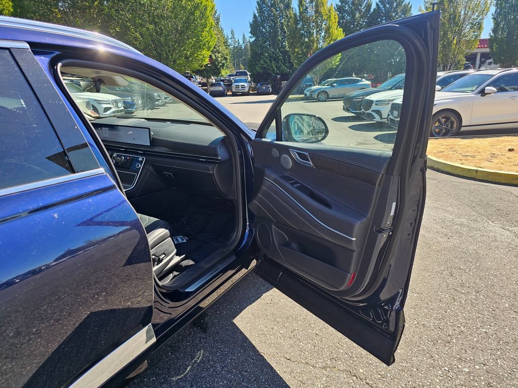 Certified 2025 Genesis GV80 3.5T Prestige AWD/4WD image 28