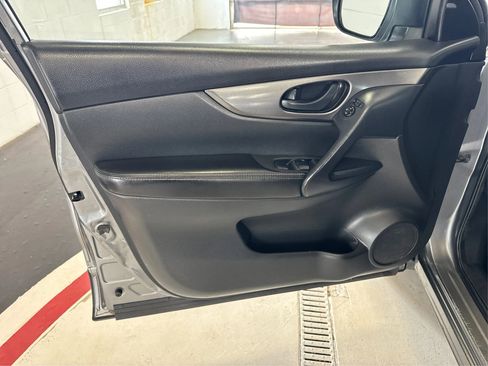 Used 2021 Nissan Rogue Sport S image 23