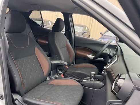 Used 2020 Nissan Kicks SR image 30