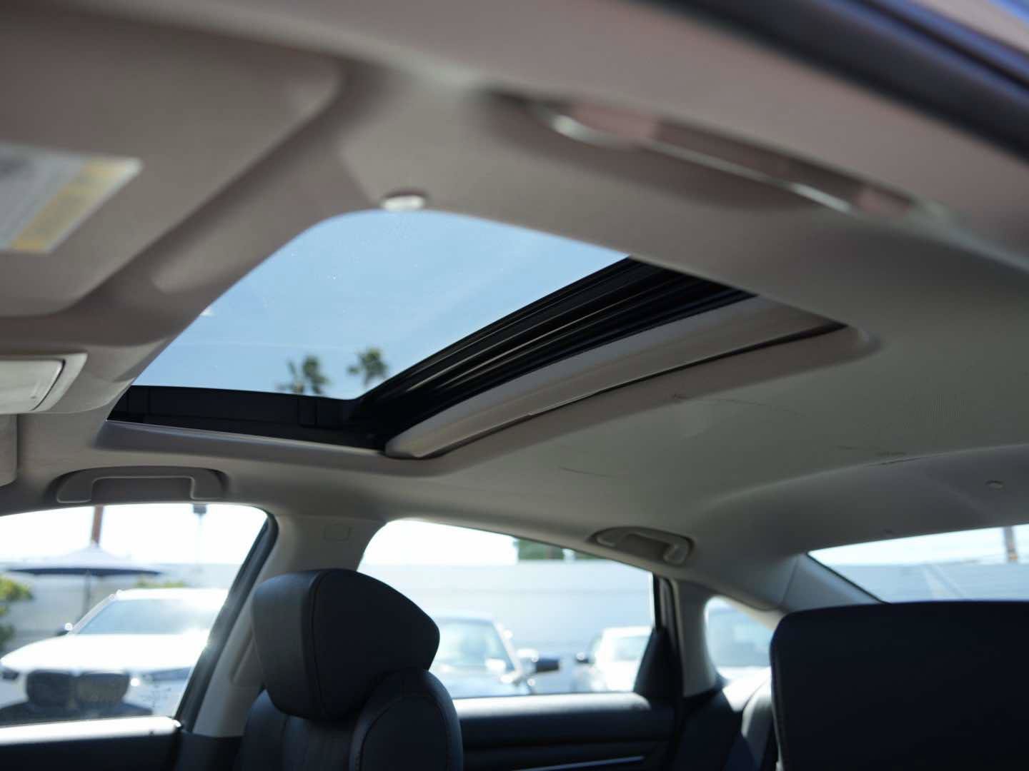 Used 2019 Honda Accord Touring image 16