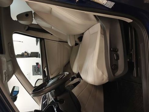 Used 2022 Volkswagen Tiguan SE AWD/4WD image 26