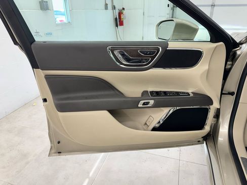 Used 2017 Lincoln Continental Reserve w/ Technology Package AWD/4WD image 12