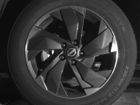 Used 2025 Nissan Rogue SV AWD/4WD image 12