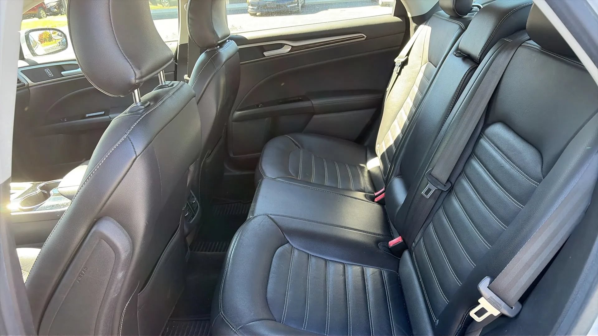 Used 2015 Ford Fusion SE w/ Equipment Group 202A FWD image 15
