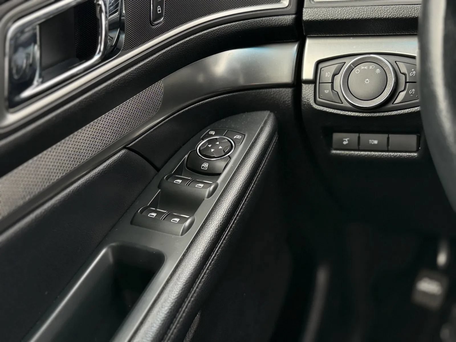 Used 2019 Ford Explorer XLT w/ Equipment Group 201A FWD image 26