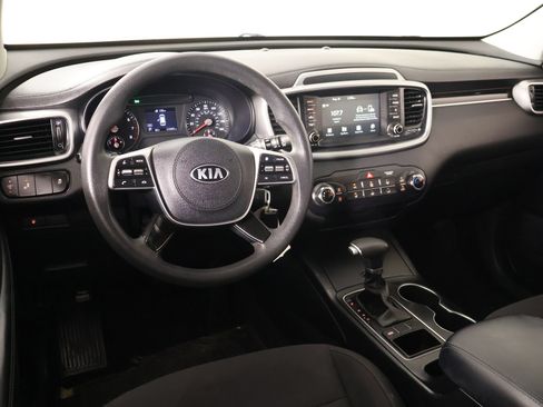 Used 2020 Kia Sorento LX FWD image 2
