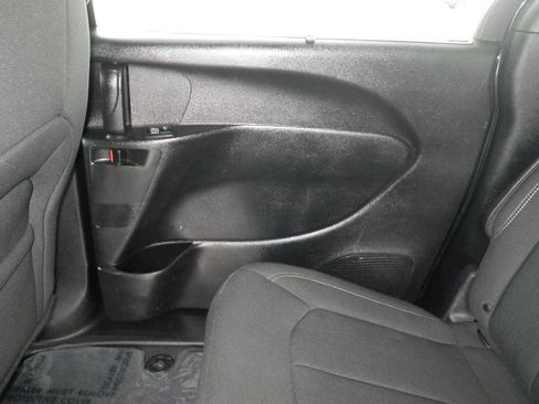 Used 2022 Chrysler Pacifica Touring image 25