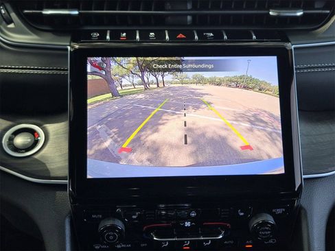 New 2025 Jeep Grand Cherokee L Limited w/ Trailer Tow Package AWD/4WD image 19