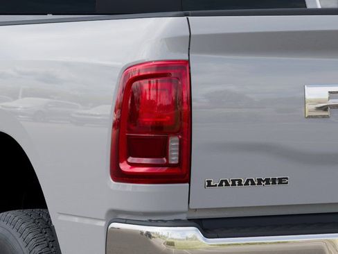 New 2026 RAM 2500 Laramie AWD/4WD image 9