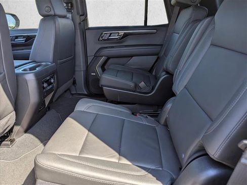 Used 2025 Chevrolet Tahoe Z71 w/ Comfort Package image 23