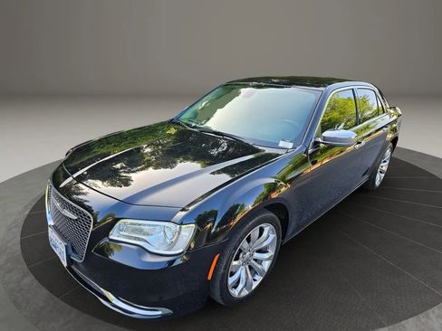 Used 2018 Chrysler 300 Limited image 1