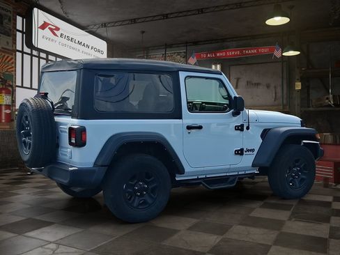Used 2022 Jeep Wrangler Sport AWD/4WD image 6