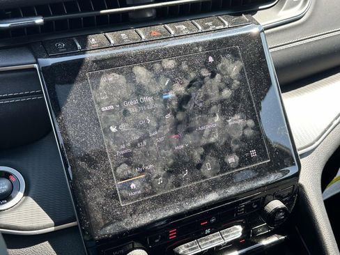 Used 2024 Jeep Grand Cherokee Altitude image 24