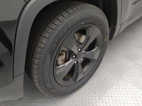 Used 2018 Jeep Cherokee Limited w/ High Altitude Package image 31