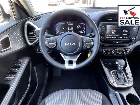 Used 2025 Kia Soul LX FWD image 5
