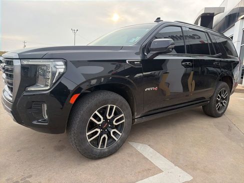 Used 2024 GMC Yukon AT4 w/ Technology Package AWD/4WD image 7