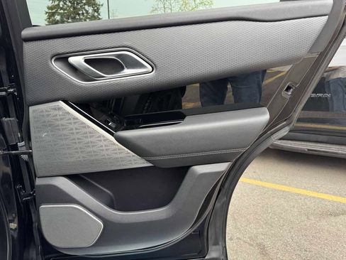 Used 2020 Land Rover Range Rover Velar S image 38