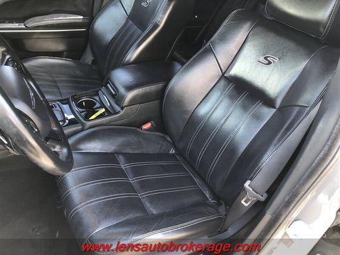 Used 2019 Chrysler 300 S RWD image 12
