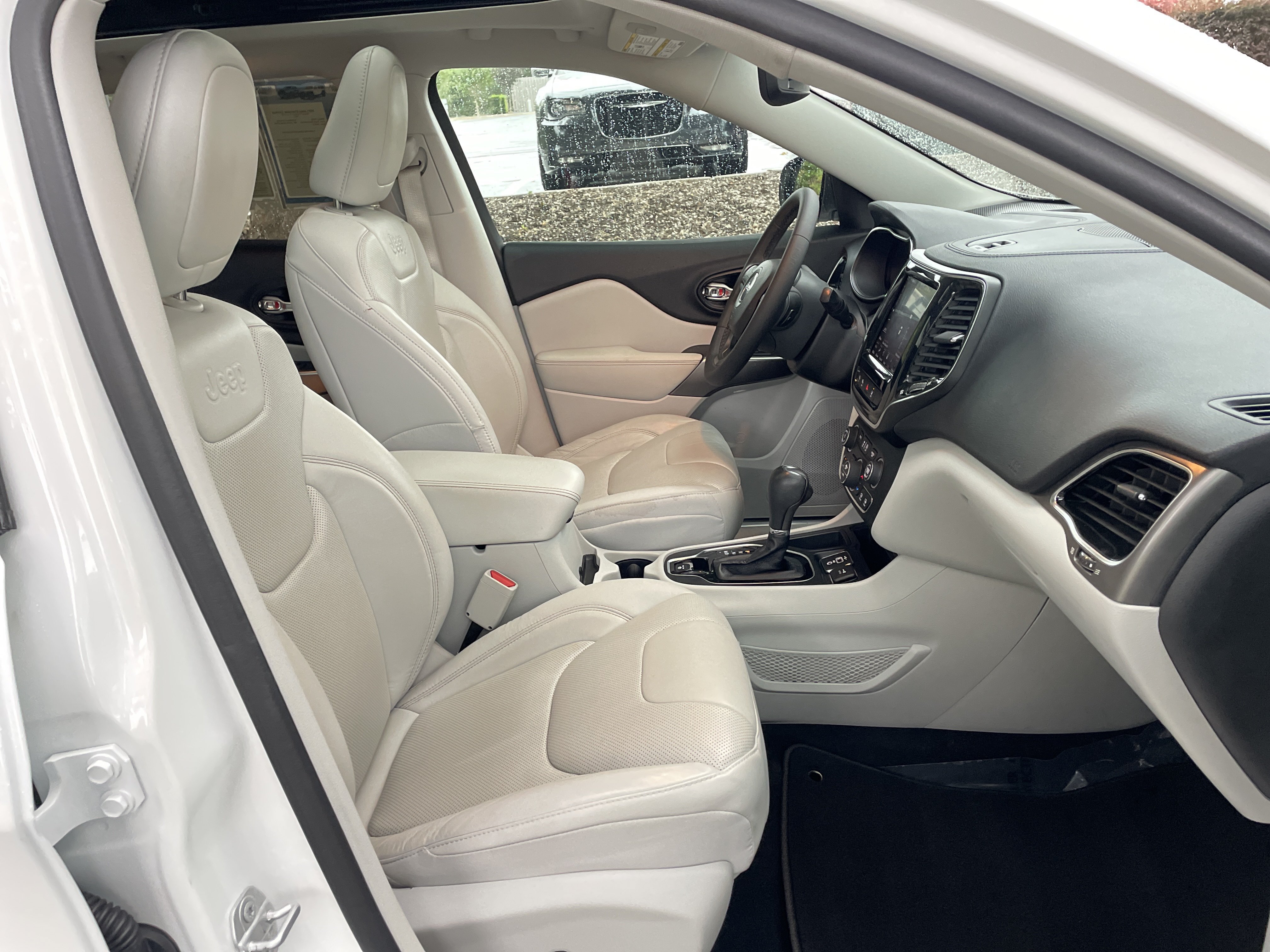 Used 2021 Jeep Cherokee Limited w/ Elite Package FWD image 32