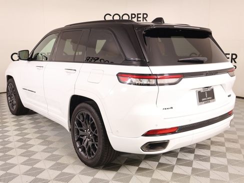 Used 2025 Jeep Grand Cherokee Summit AWD/4WD image 25