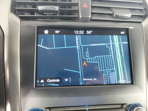 Used 2017 Ford Fusion SE w/ Fusion SE Technology Package image 20