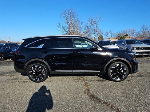 Certified 2025 Kia Sorento EX w/ Panoramic Sunroof Package image 8