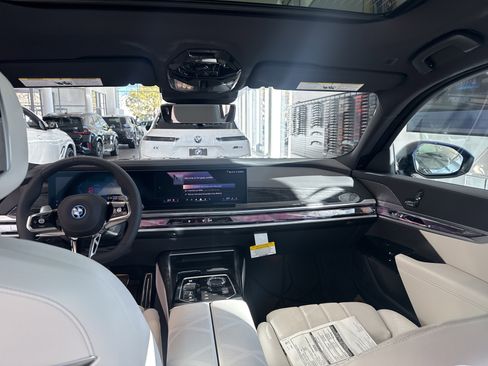New 2026 BMW 750e xDrive w/ Luxury Rear Seating Package image 9