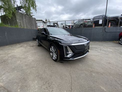 Used 2024 Cadillac Lyriq Luxury w/ LPO, Floor Liner Package AWD/4WD image 8