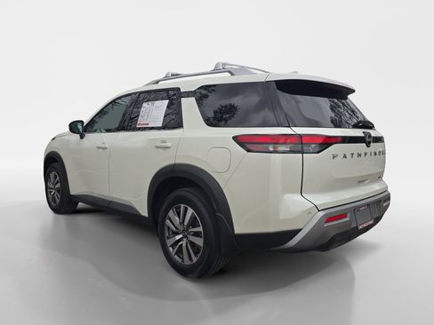 Used 2022 Nissan Pathfinder SL image 3