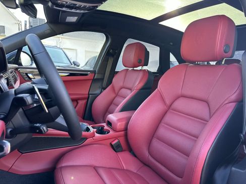 New 2026 Porsche Macan AWD/4WD image 5