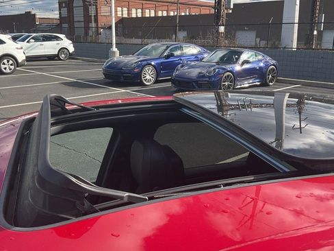 Used 2023 Porsche Macan Turbo image 10