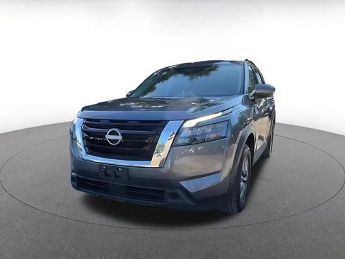 Used 2025 Nissan Pathfinder SV image 7