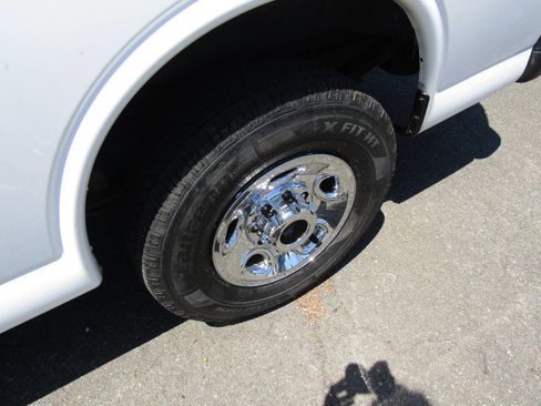 Used 2021 Chevrolet Express 2500 w/ Driver Convenience Package RWD image 17