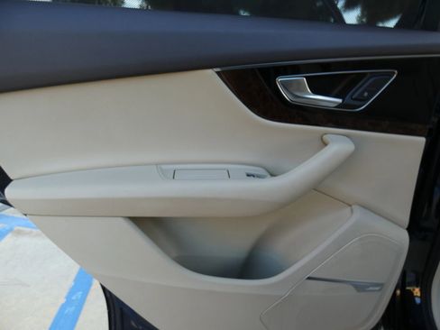 Used 2018 Audi Q7 3.0T Premium Plus w/ Premium Plus Package image 46