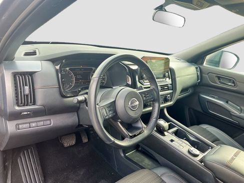 Used 2024 Nissan Pathfinder Rock Creek AWD/4WD image 9