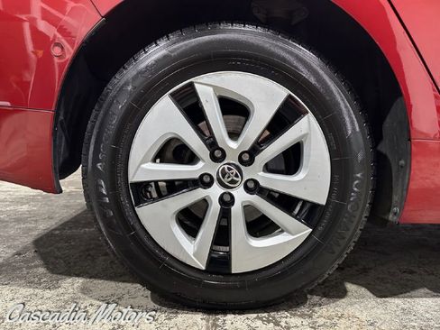Used 2018 Toyota Prius Three FWD image 31