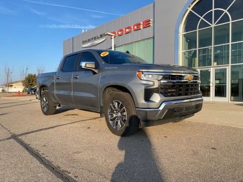 Used 2025 Chevrolet Silverado 1500 LT AWD/4WD image 3