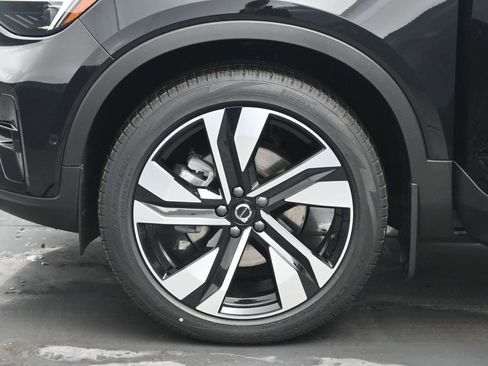New 2026 Volvo XC40 B5 Plus w/ Protection Package Premier AWD/4WD image 29