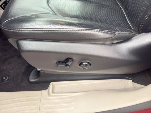 Used 2018 Chrysler Pacifica Touring-L FWD image 14