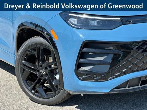 New 2026 Volkswagen Tiguan SE R-Line FWD image 10