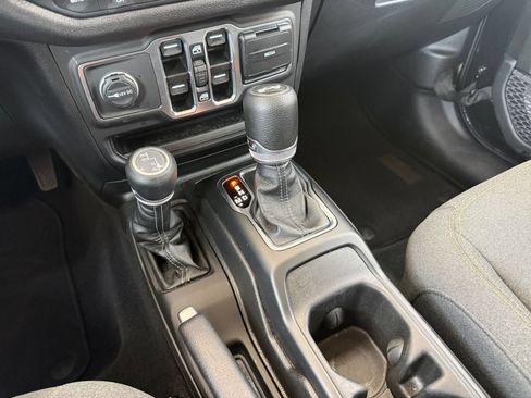 Used 2025 Jeep Wrangler Unlimited Sport AWD/4WD image 41