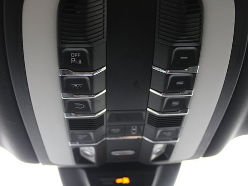 Used 2018 Porsche Macan image 21