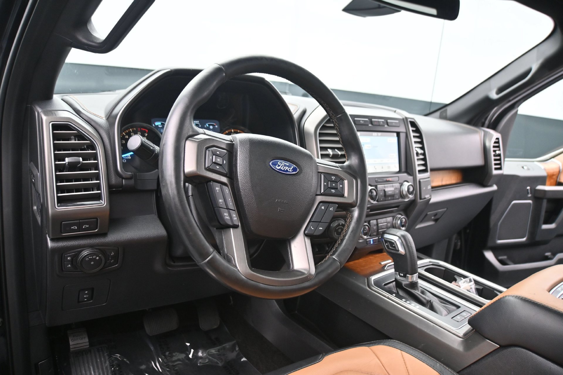 Used 2017 Ford F150 Limited AWD/4WD image 22