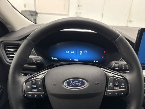 Used 2024 Ford Escape Platinum image 16