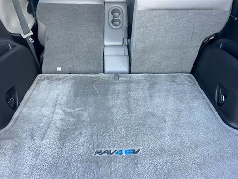 Used 2014 Toyota RAV4 EV image 16