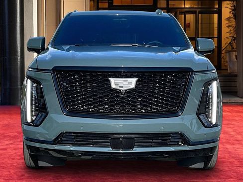 Used 2025 Cadillac Escalade Sport w/ Touring Package AWD/4WD image 3