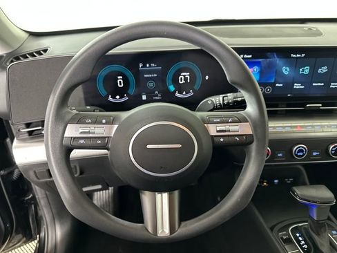 Used 2025 Hyundai Kona SE image 14