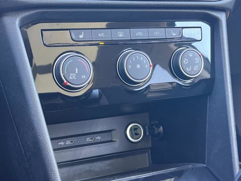 Certified 2023 Volkswagen Taos SE w/ Panoramic Sunroof Package image 15