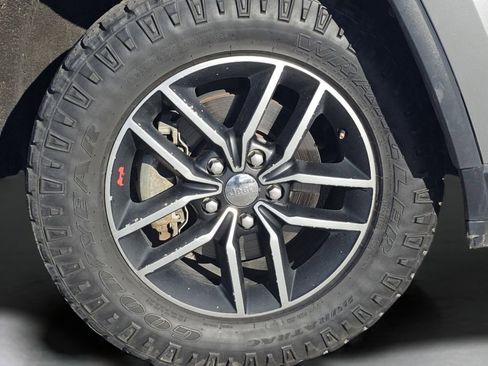 Used 2017 Jeep Grand Cherokee Trailhawk image 18